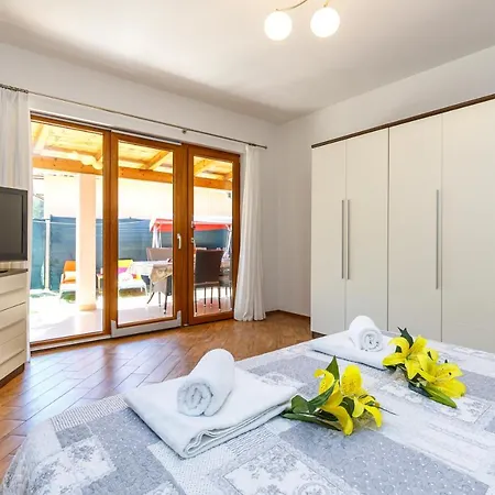 Apartments Kiki 150 Meters To The Beach Banjole Exterior foto